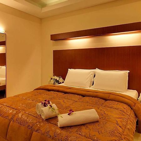 Dhanunjayas Luxury Hotel Hosūr Buitenkant foto