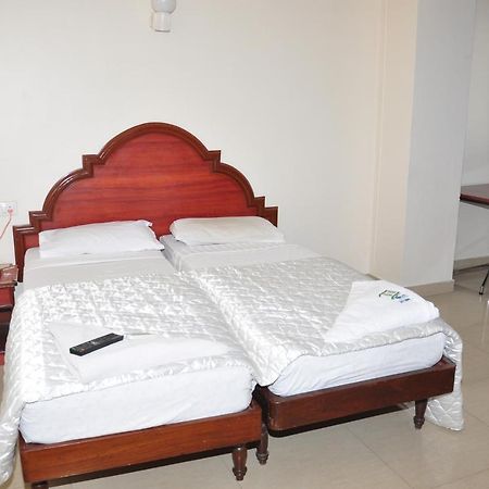 Dhanunjayas Luxury Hotel Hosūr Buitenkant foto