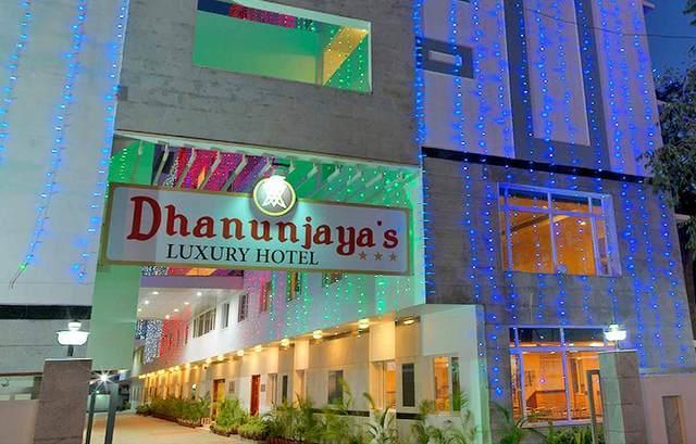 Dhanunjayas Luxury Hotel Hosūr Buitenkant foto