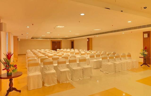 Dhanunjayas Luxury Hotel Hosūr Buitenkant foto