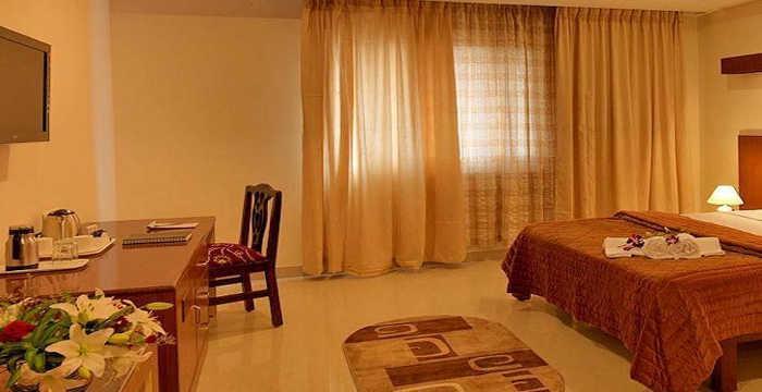 Dhanunjayas Luxury Hotel Hosūr Buitenkant foto