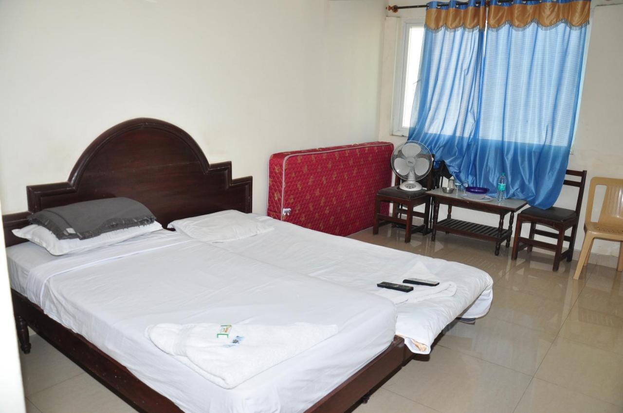 Dhanunjayas Luxury Hotel Hosūr Buitenkant foto