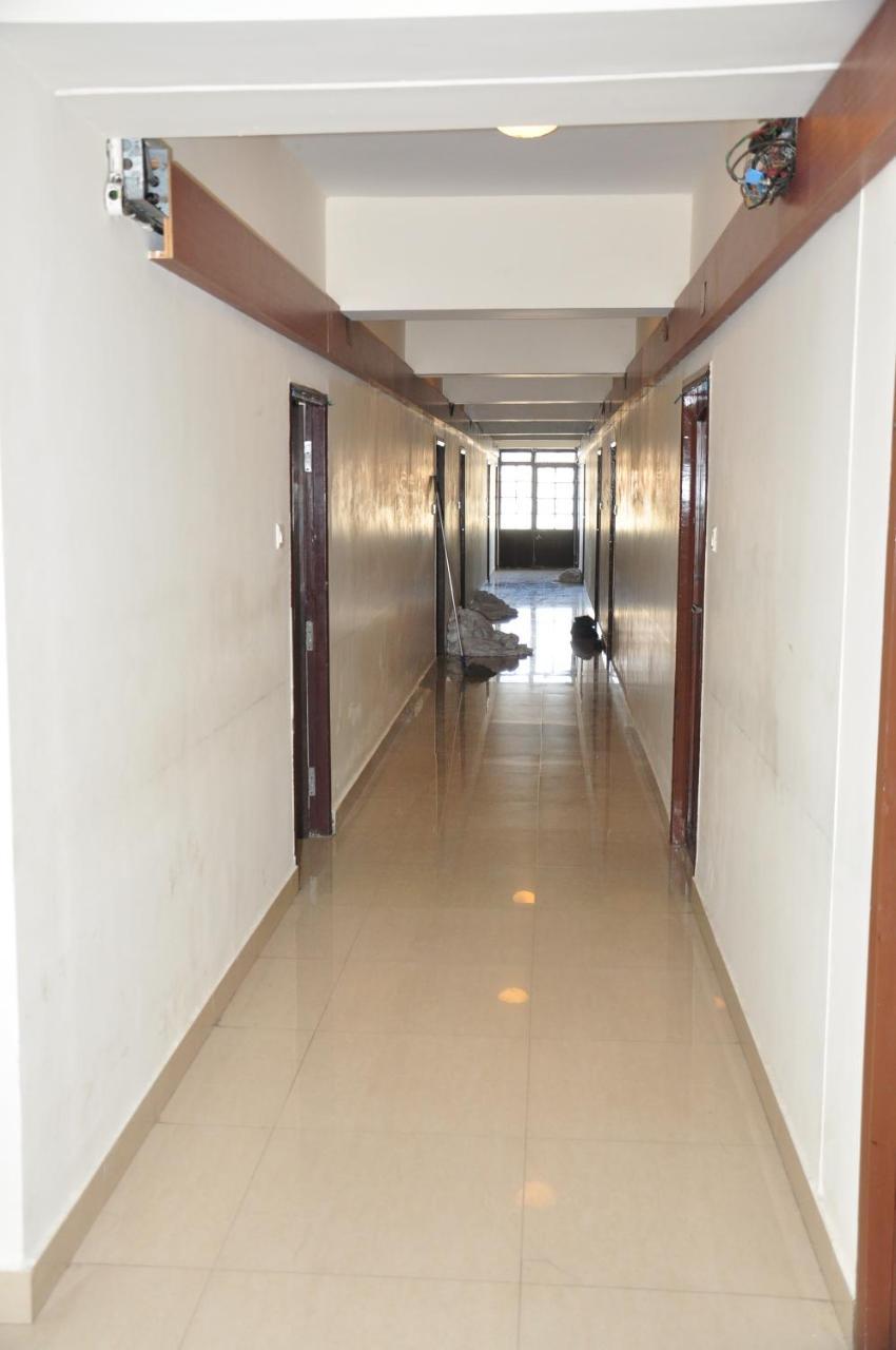 Dhanunjayas Luxury Hotel Hosūr Buitenkant foto